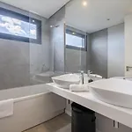 Tower Penthouse By Homie Apartment